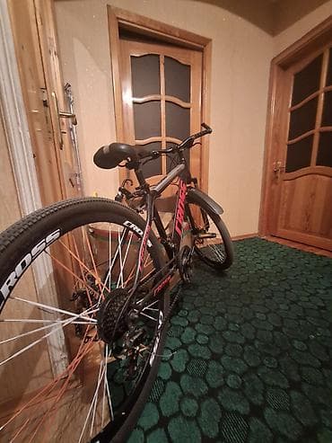 kross hexagon 1: Kross marka dağ velosipedi - Rəng: qara-gümüş gövdə, iri qırmızı — 2