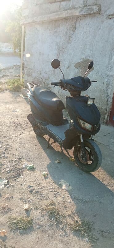 t 25 traktor: Moon brand - 53, 80 sm3, 2000 il, 225 km — 2