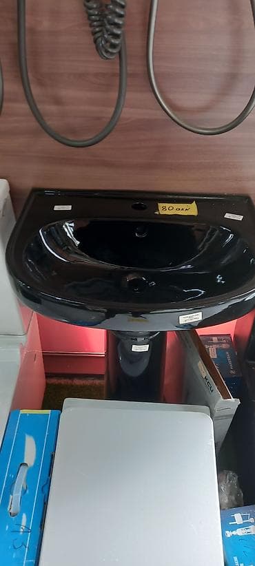 Qara rəngli pedestallı hamam ləyənci (lavabo) - Material: parlaq