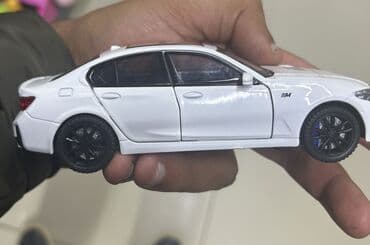 Avtomobil modelləri: Miqyaslı model avtomobil – BMW M3 sedan, ağ rəngdə - Korpus: detallı — 11