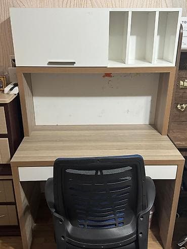 restoran stolları: Oturacaqla birlikdə yazı masası bir ədədi 110azn
055 847 55 95 (M1) — 2