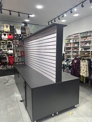 Mağaza üçün mərkəzi vitrin-stend dəsti