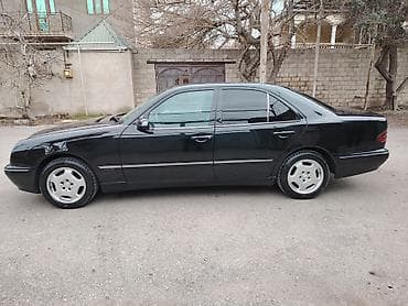 arxa suse: Mercedes-Benz E-Class: 2.2 l | 1999 il Sedan — 4