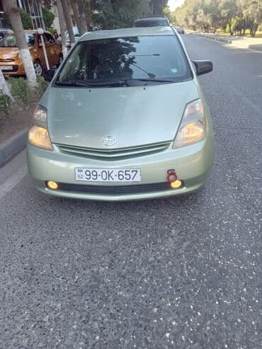 şüşə silən matoru: Toyota Prius Hybrid – liftbek - Yanacaq sistemi: hibrid (benzin + — 4