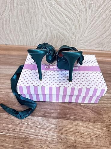 brend ayaqqabi: Pelinin Ayakkabilar yenidir geyinilmeyib
39 razmer 40 manat — 4