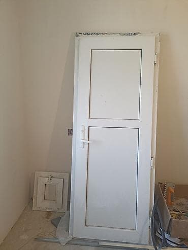 Ağ rəngli plastik (PVC) qapı
razilasmaq yoluyla