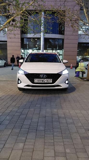 honda stream 2002: Hyundai Accent: 1.6 l | 2021 il Sedan — 5