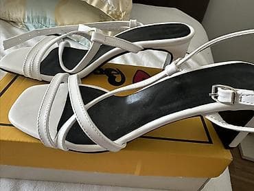 Basanoşka və səndəllər: Ağ rəngli qadın sandaleti – zərif remenli, açıq burunlu model. - — 1