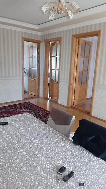 perde sederek: Satılır: 4 otaqlı mənzil/interyer - Geniş, işıqlı zal: dekorativ — 1