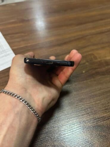 telefon divar kağızları 2022: Samsung Galaxy S22, rəng - Qara, Simsiz şarj — 4