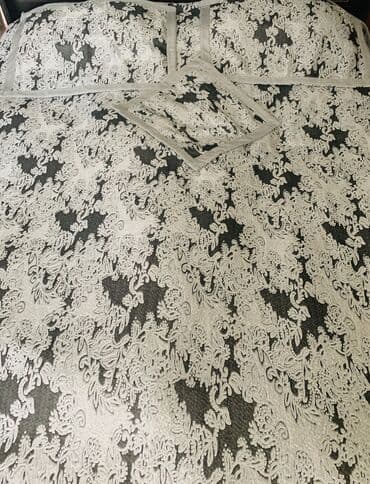 taxt ustu: Pokrıval desdi taxt krovat ücün 2böyük 1 balaca yastıq üzü var az — 2