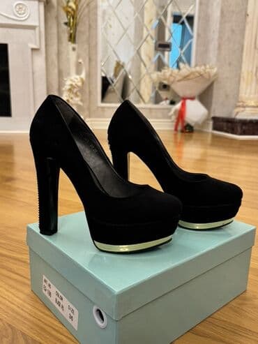 Qadın platforma tuflisi – qara rəng - Model: qara məxməri görünüşlü