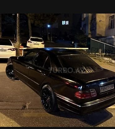 arxa baqaj: Mercedes-Benz E 240: 2.4 l | 2000 il Sedan — 2