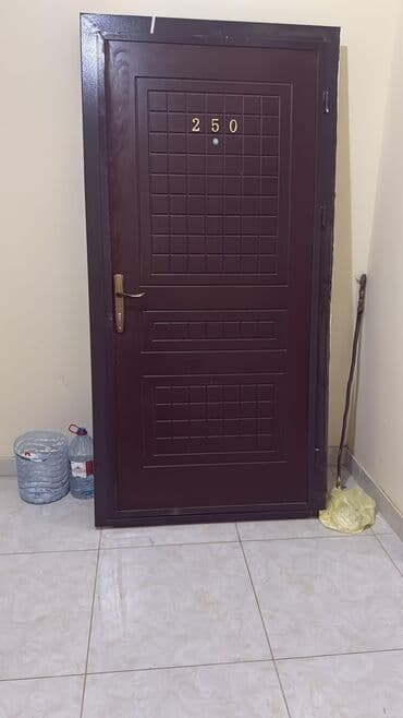 Dəmir giriş qapısı - Rəng: tünd qəhvəyi (bordoya yaxın) - Material