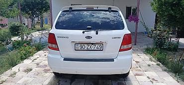 paneli: Kia Sorento “Limited” – ağ rəngli, 5 qapılı SUV Xüsusiyyətlər: - — 2