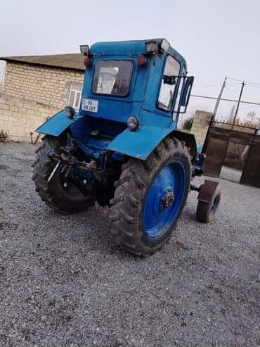 maz yuk masini: Mavi rəngli tək kabinəli təkərli kənd təsərrüfatı traktoru - Güclü — 3