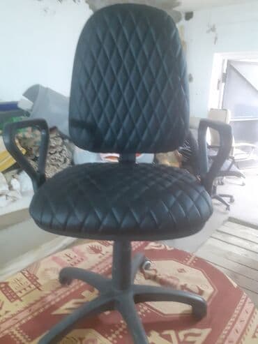 спинка для офисного кресла: Təkərli, Qolları tənzimlənmir, Süni dəri — 1