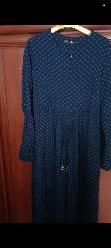 Qadın geyimi – uzun don - Rəng: tünd göy - Naxış: xırda yaşıl ulduzlu