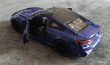 dvd diskler: BMW M8 Gran Coupé 1:32. model avtomobil maketi - Miqyas: təxmini — 4