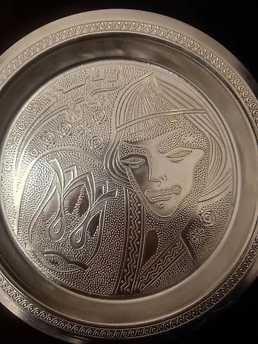 işlənmiş boşqablar: Boşqablar, rəng - Gümüşü, Metal — 1