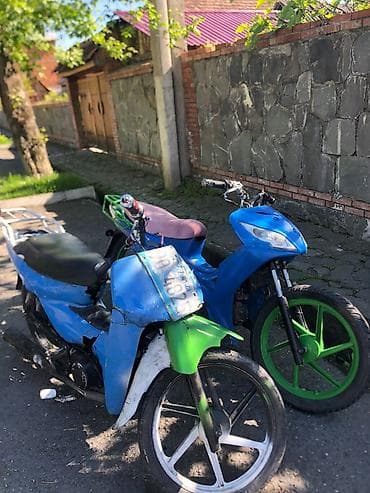 Moped/skuter tipli motosiklet – mavi-yaşıl rəngdə, şəhər içi gedişlər
