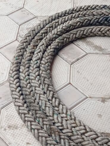 Möhkəm, qalın kəndir - Diametr: təqribi 15 sm (çox qalın) - Uzunluq lalafo.az -da Möhkəm, qalın kəndir - Diametr: təqribi 15 sm (çox qalın) - Uzunluq