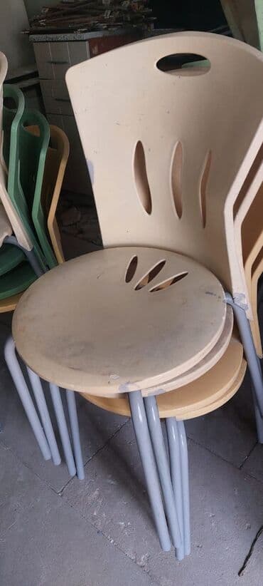 dekorativ das: Müəllimə stoılu 70 m təmiz səliqəli
Oturacaqlar 12 manat — 9