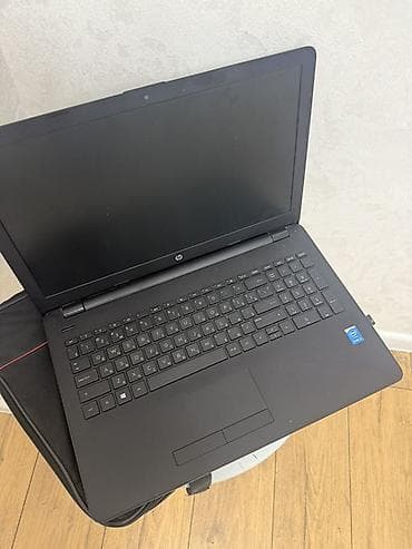 HP noutbuk - Ekran: təxminən 15.6" mat ekran - Klaviatura: tam ölçülü