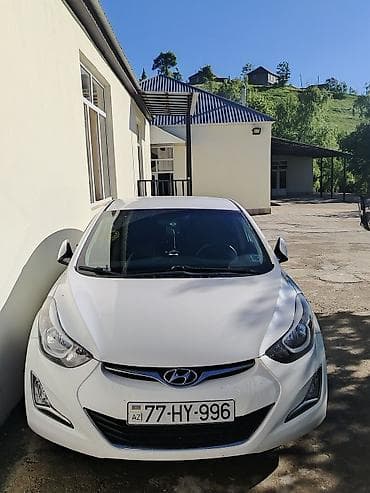 Hyundai Elantra: 1.8 l | 2025 il Sedan — 5