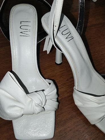 Ağ rəngli qadın sandaleti – LUMI 30 AZN‼️ 1 defe geyinilib‼️ - — 2