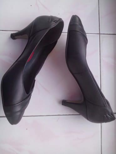 женские балетки с перфорацией: Туфли, Размер: 37.5, цвет - Черный, Б/у — 6