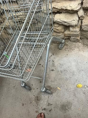 Mağaza və ya anbarlarda məhsulların daşınması üçün istifadə edilən