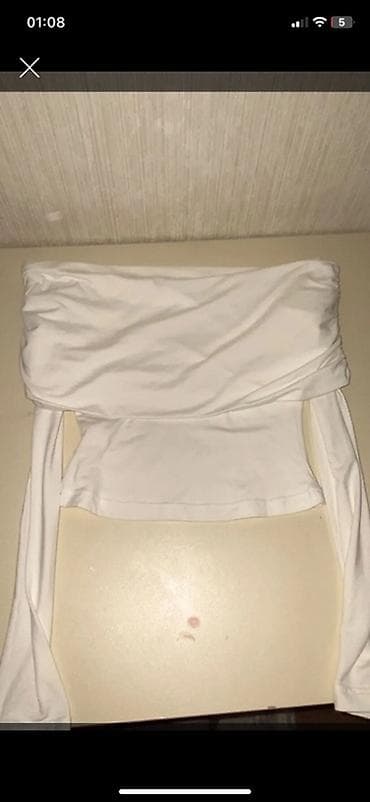 Ağ rəngli qadın bluzası - Model: off-shoulder (çiyinlər açıq), uzunqol