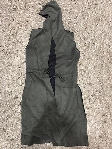 iç geyimi: Boz rəngdə qadın palto və yaşıl-oli̇v rəngli kapüşonlu jilet seti - — 4