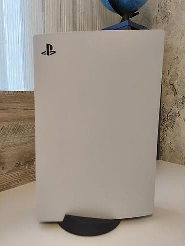 ucuz playstation 5: PlayStation 5 (Disk versiyası) Üstündə qutusu,şunurları,2 ədəd pult — 3