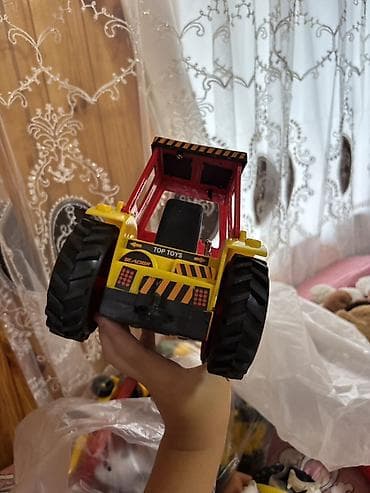 oyuncaq qız ucun: Uşaq oyuncağı – Traktor - Rənglər: qırmızı-sarı gövdə, qara iri — 3