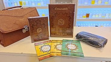 Религиозные книги: Quran oxuyan.Quran kıtabının uzerıne tutarken mıkrafon kıtabda — 1