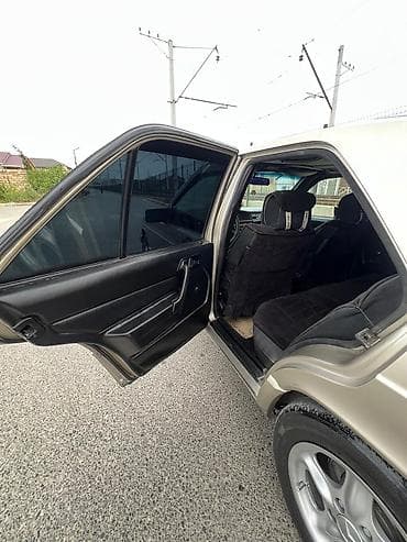 sənəd cantası: Mercedes-Benz 190: 2 l | 1991 il Universal — 10