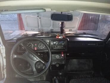 ceşka disk: Avtomobil: VAZ 2107 (klassik “Jiquli”) Kuzov: sedan, ağ rəng Qapılar — 7