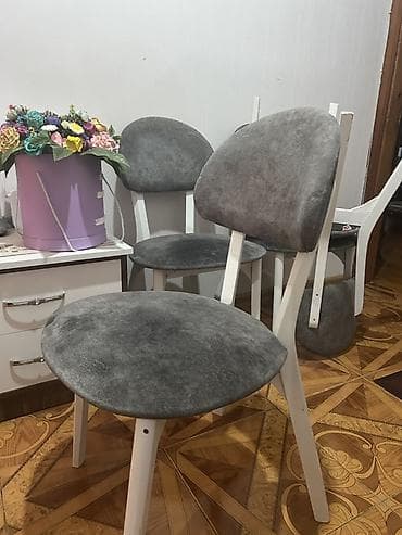 Mətbəx və yemək otağı üçün yumşaq oturacaqlı stul dəsti. 1 ədədi 30 — 1