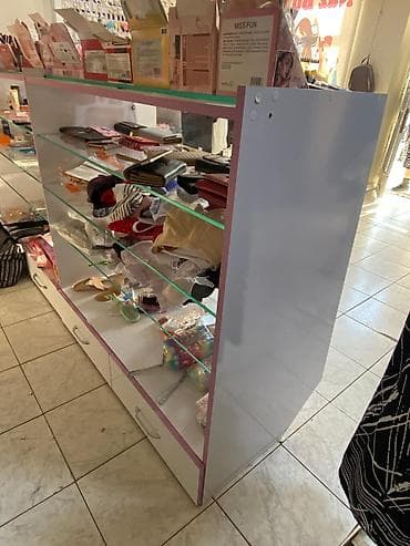 Kassa stolları: Mağaza üçün vitrinlər Kasmetikabujiteriya paltar isdeye uygun — 5
