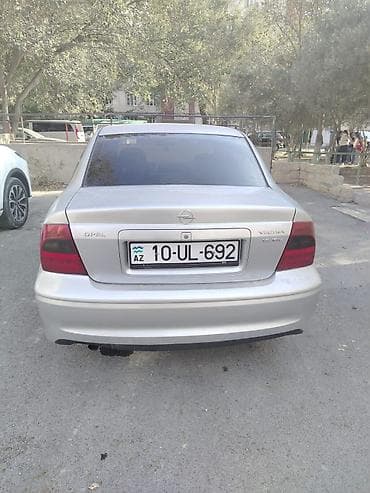 opel vectra b: Opel Vectra: 1.6 l | 1998 il 53464 km Sedan — 3