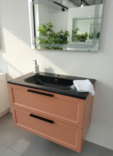 Daxili rəfləri və qara rəngli səthi olan iki siyirtməli vanna otağı lalafo.az -da Daxili rəfləri və qara rəngli səthi olan iki siyirtməli vanna otağı