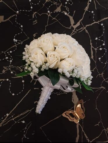 Gəlin buketi – zərif krem/ağ tonlarda güllər - Klassik dairəvi forma