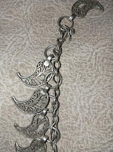 gümüş sep qadın: Gümüş rəngli bəzəkli boyunbağı Milli Buta, çox qədimidir - Material — 3