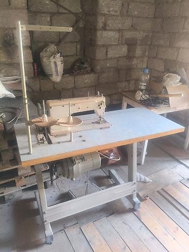 Sənaye tipli tikiş maşını – stol və pedal sistemi ilə - Geniş iş