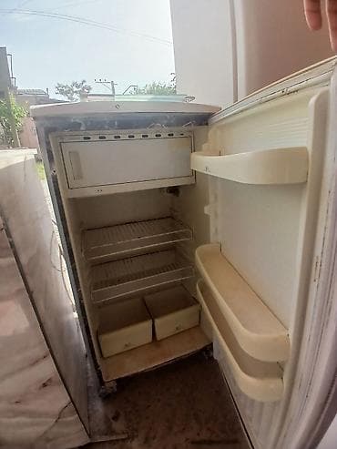 pitminutka satisi: İkiqat qapılı soyuducu - Üst hissədə dondurucu bölmə, aşağıda əsas — 3