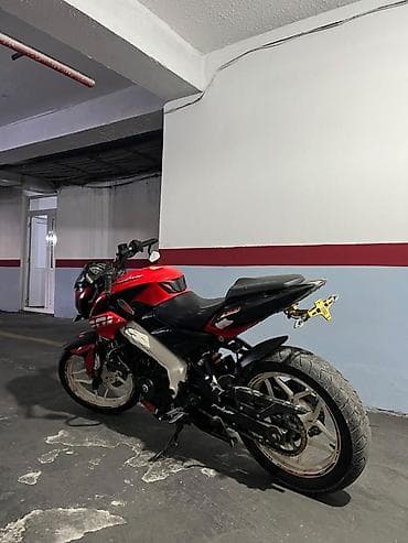 200cc: Bajaj - Pulsar NS200, 200 sm3 — 1