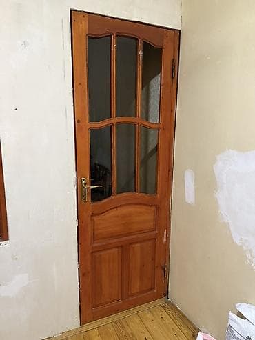 Məhsul: Taxta qapı və pəncərə dəsti Xüsusiyyətlər: - Material: Təbii