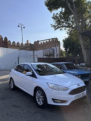 satılık araba: Ford Focus: 1.6 l | 2015 il 114000 km Sedan — 3